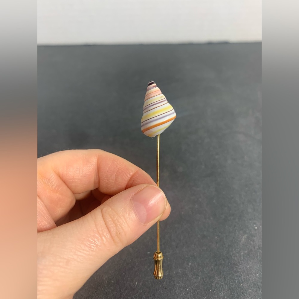 Vintage seashell gold tone stick pin